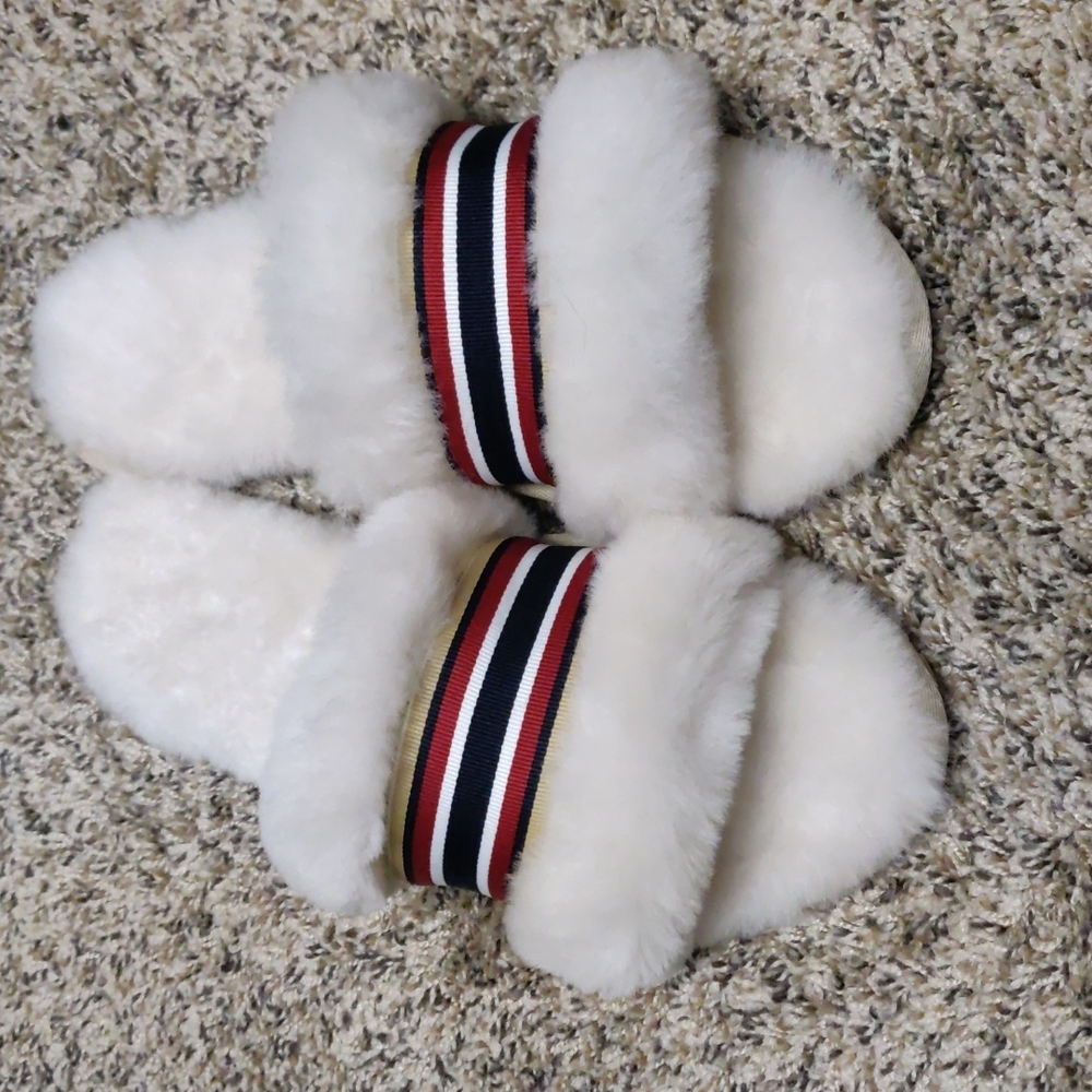 Emu wrenlette sheepskin slippers